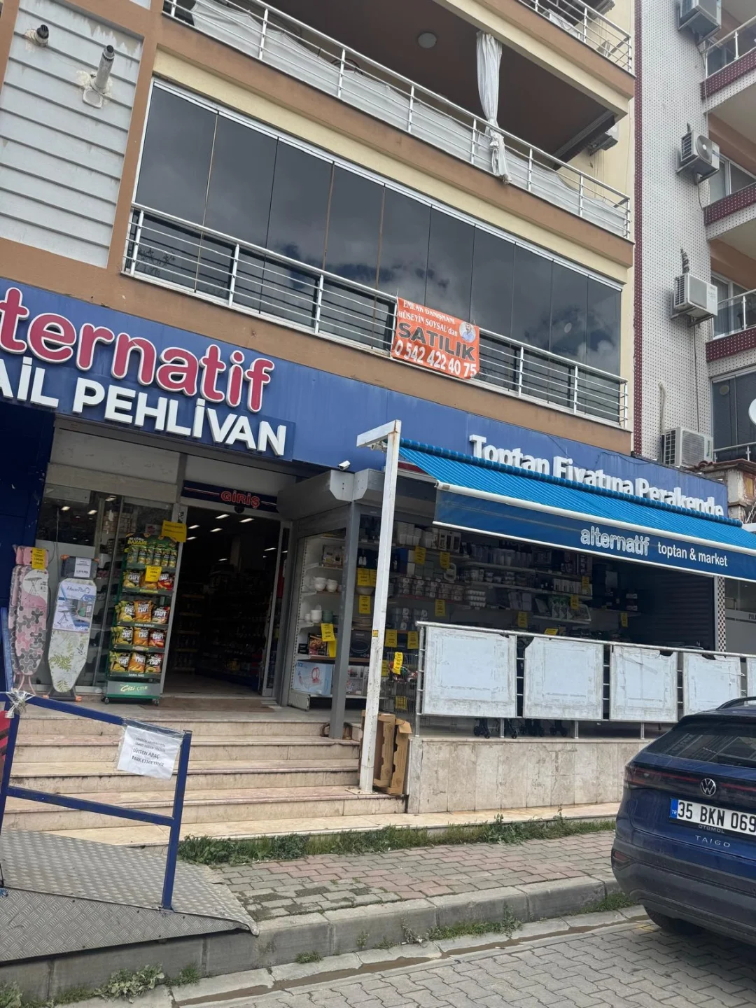 Karşıyaka Demirköprü'de Satılık 2+1 Kapalı Mutfak Daire — fotoğraf 1