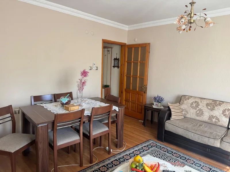 Çiğli Kaymakamlık Yakını Eşyalı 2+1 Klasik Kiralık Daire — fotoğraf 2