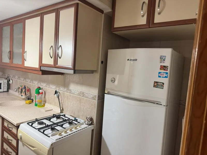 Çiğli Kaymakamlık Yakını Eşyalı 2+1 Klasik Kiralık Daire — fotoğraf 3