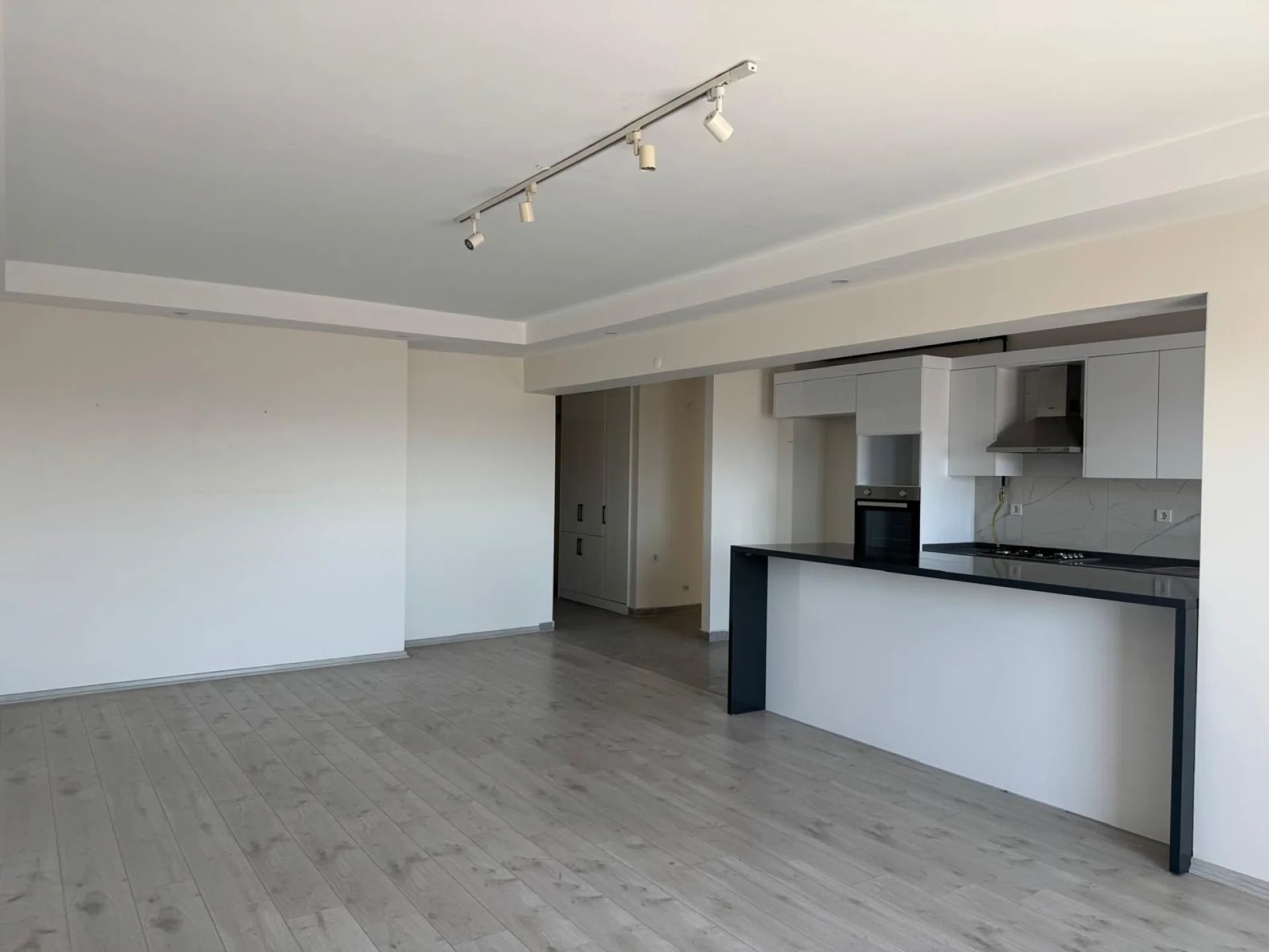 ŞEMİKLER' DE ORDU BLV. ÜZERİ MANZARALI 3+1 AÇIK M. KİRALIK DAİRE — fotoğraf 2