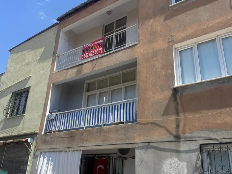 Çiğli Kaymakamlığı Yakını Kiralık 3+1 Daire (90m²)