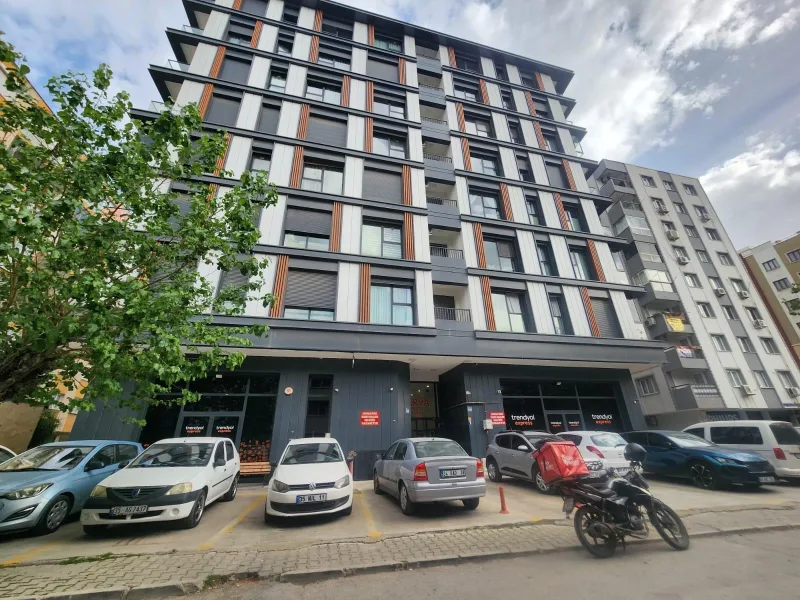 Bayraklı Mansuroğlu'nda Satılık 2+1 Kapalı Mutfak Daire