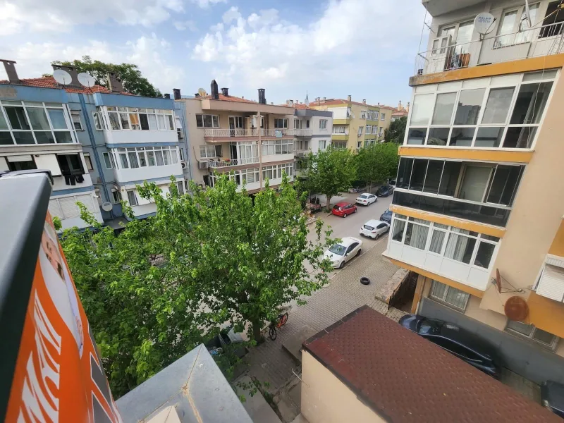 Bayraklı Mansuroğlu'nda Satılık 2+1 Kapalı Mutfak Daire — fotoğraf 10